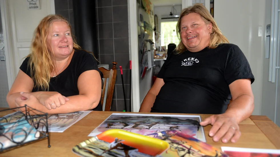 Det är runt köksbordet hos Sussi och Frekko som de riktiga historierna kommer fram.