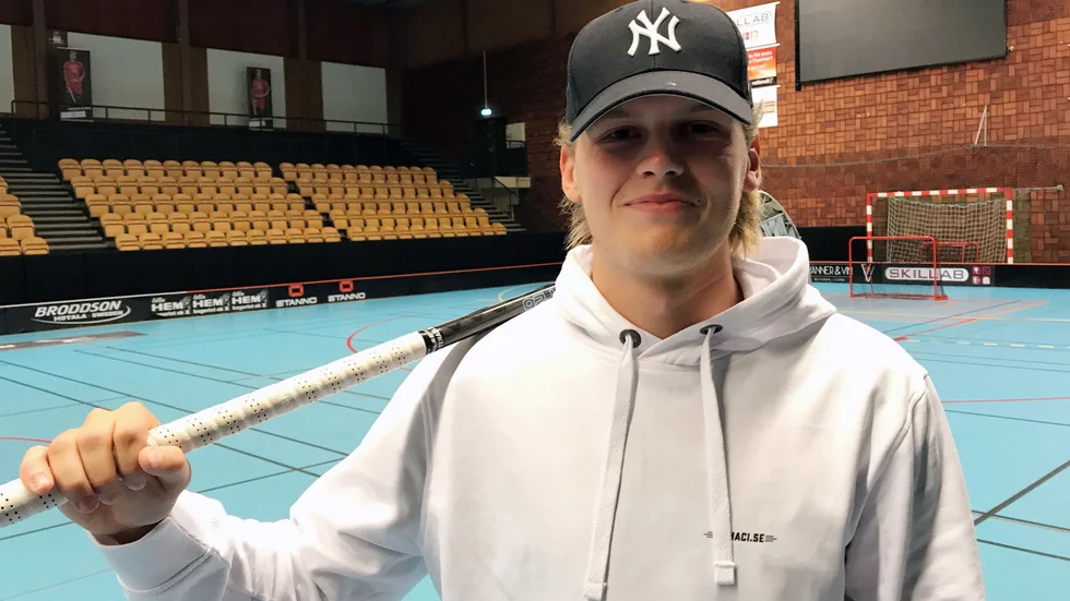 Jacob Larsson har haft anbud från SSL, men det duger gott att spela i ettan med moderklubben Solfjäderstaden. Han säger att han hittat glädjen igen med innebandyn. På lördag startar det.