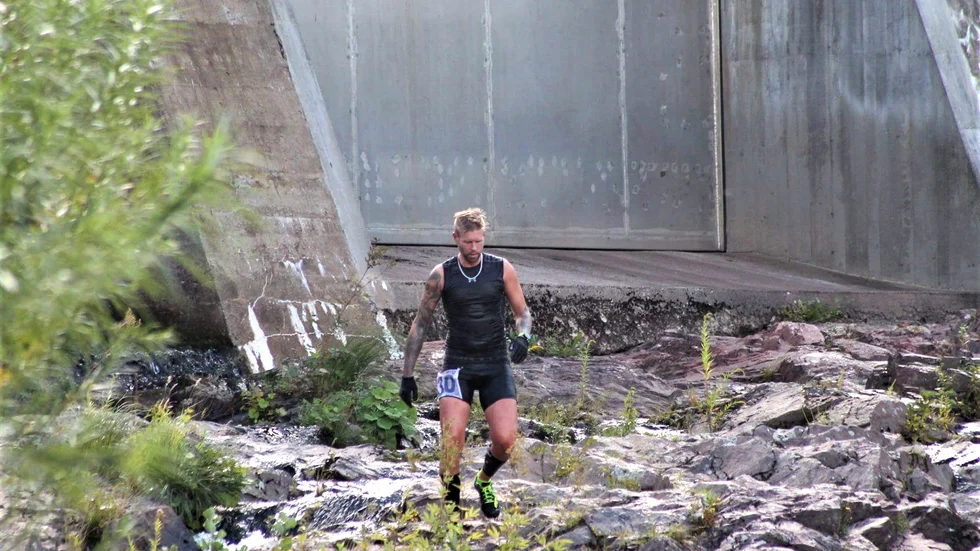 Staffan Linnå är med och jobbar med Hellrun-arrangemanget i Mjölby och då är han förstås med och springer OCR-loppet själv. Hinderlöpning är rolig extremsport.