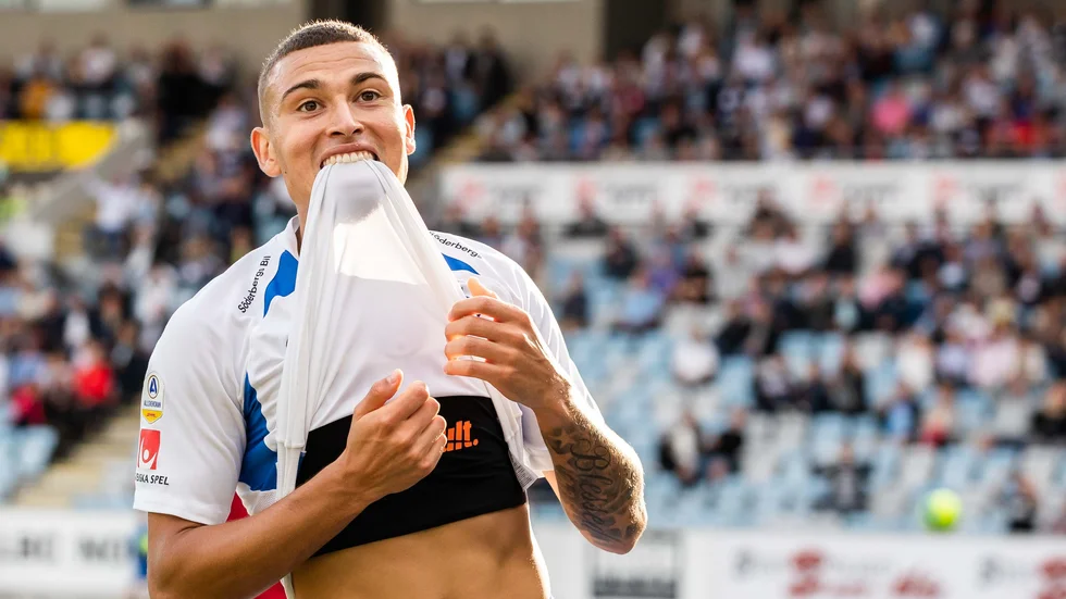 Jordan Larsson får chansen i den blågula startelvan.