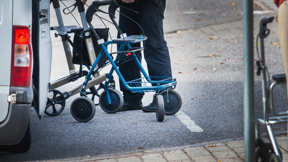 I slutet av april antog kommunfullmäktige reviderade regler för riksfärdtjänsten. 