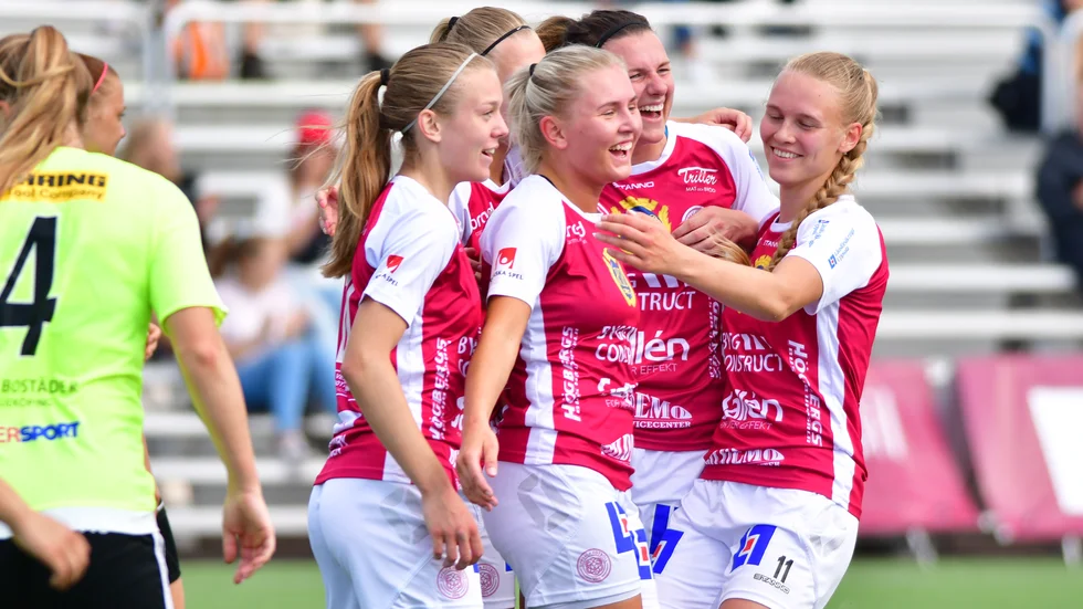 Måjubel - sen scen som IK Uppsala hoppas frambringa under matchen mot AIK på Studenternas.