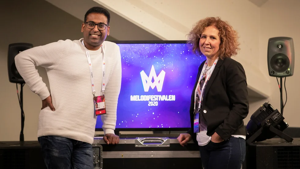 Melodifestivalexperten Stefan Eriksson och Sörmlands Medias kulturchef Catarina Nitz i pressrummet i Friens Arena.