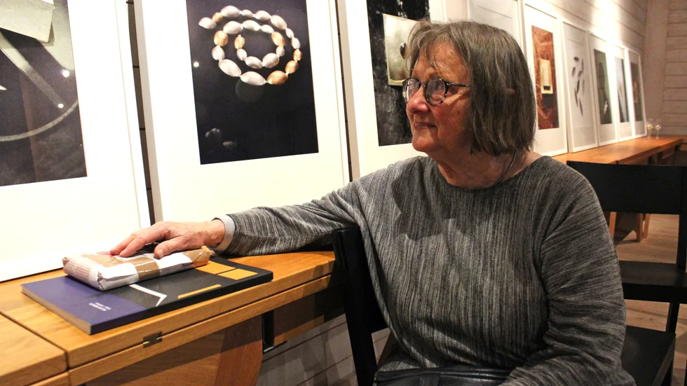 Kerstin Wickman har skrivit om konstparets betydelse för smyckeskonsten i boken. 