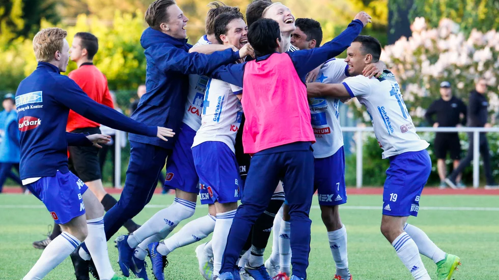 IFK Luleå firar framgångarna i division 2. 