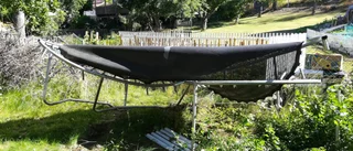Körde in i trädgård – döms för grov rattfylla