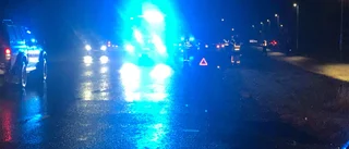 Tre bilar i krock vid Willys i Katrineholm