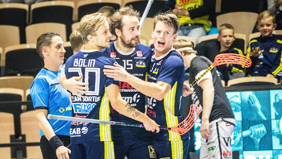 Lyxtillvaron i The Swedish Familys filmer sätter press på vanliga barnfamiljer, skriver Johan Rick.