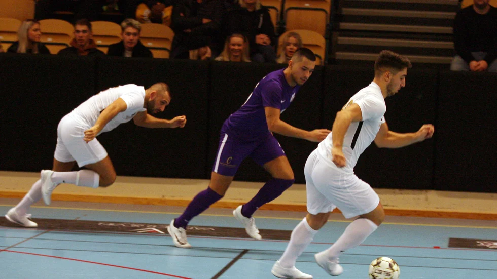 Ramil Ghreibo och Charbel Hanna, här i premiären mot Motala FK, öste in mål mot Östra Ryd och vann division 2-matchen med 22-1 på lördagen.