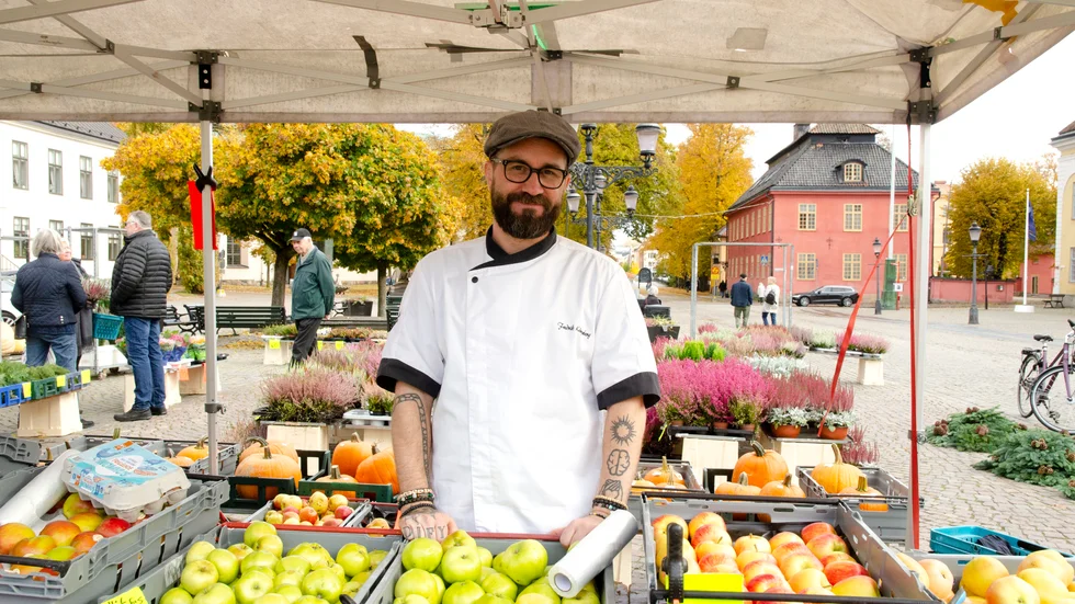 Fredrik Kämpenberg satsar mycket på frukt och grönt i sin matlagning. 