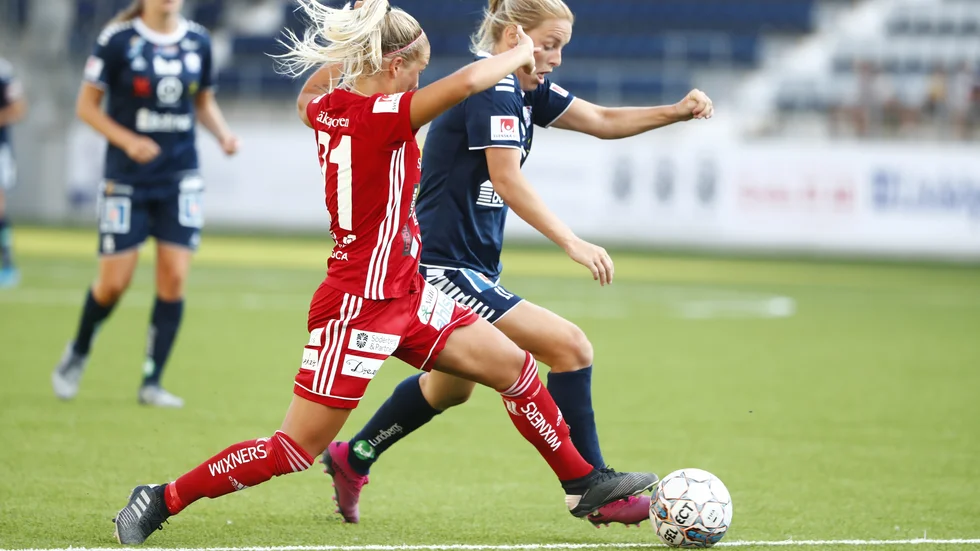 Linköpingsanfallaren Mimmi Larsson funderar på framtiden och kan hamna i Eskilstuna United igen.