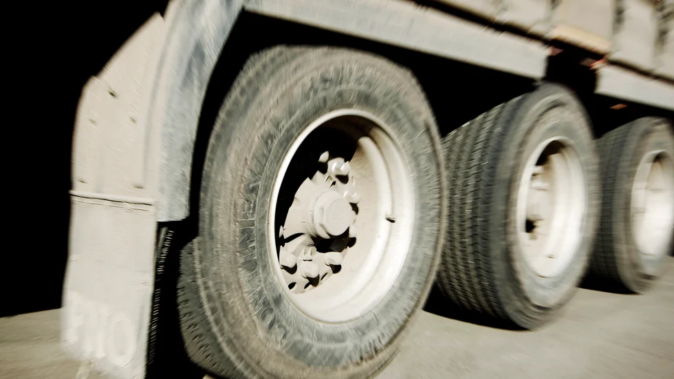 Dieselolja, värd 2200 kronor, har stulits ur en lastbil.