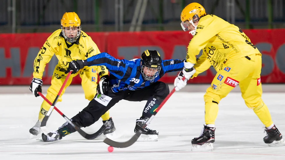 16-årige Arvid Tapper gjorde sina två första elitseriemål mot Åby/Tjureda. 