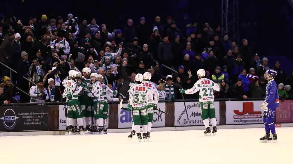 Det var Västerås SK som fick jubla inför storpubliken på annandagen. 2 134 personer såg matchen, vilket var det bästa med matchen. IFK var bra, men inte tillräckligt bra och förlorade med 2-4. Nu stundar ny match mot AIK i Solna redan på lördag.