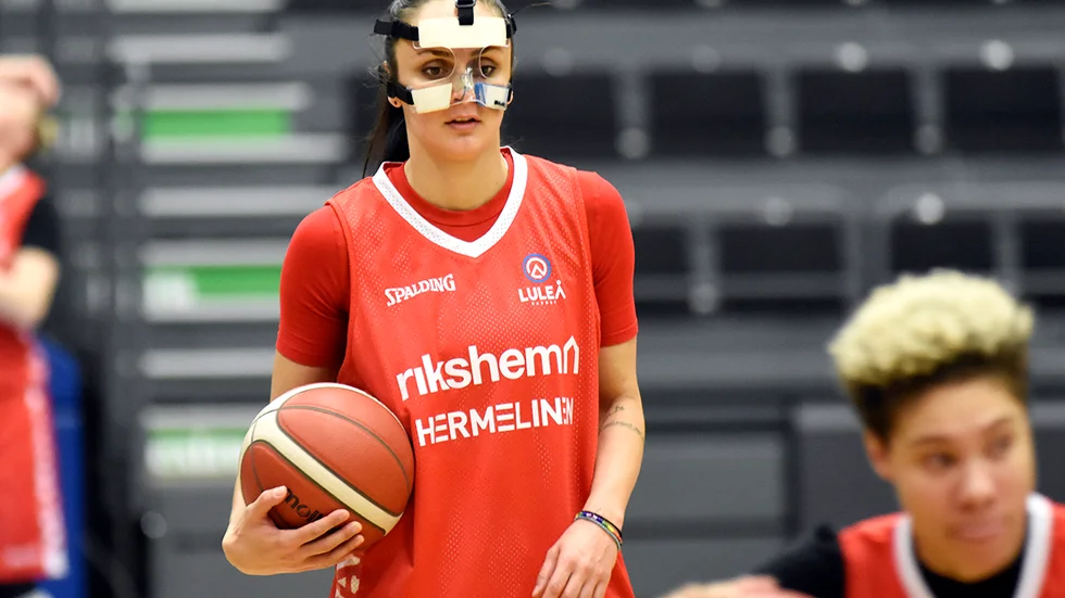 Milica Jovanovic kommer spela med en mask.