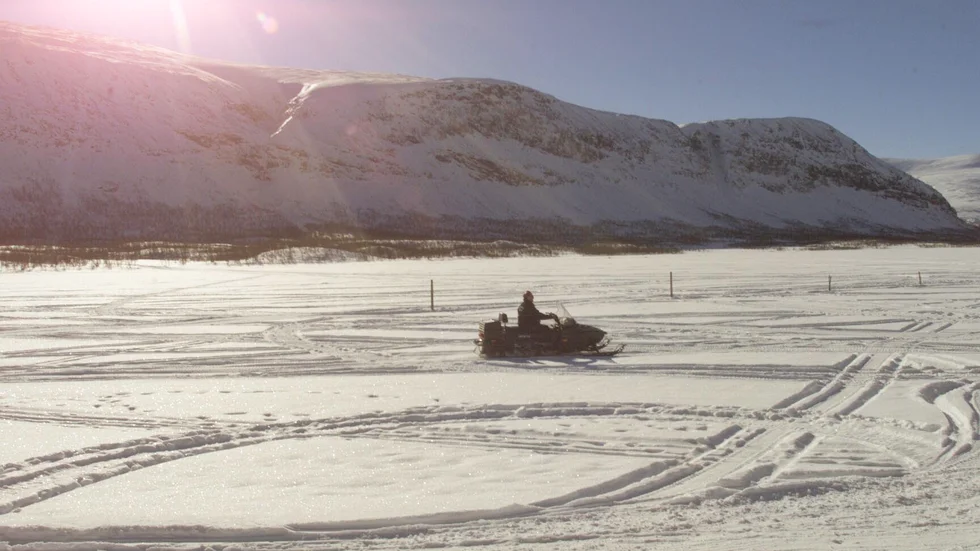 Beräkningsmodellen för hur mycket växthusgaser snöskotrar och fyrhjulingar släpper ut har ändrats. I ett svep halveras siffrorna jämfört med beräkningen som gjordes 2019.