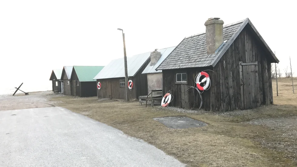 Någon eller några personer har gjort inbrott i åtminstone fem fiskebodar i Själsö hamn.