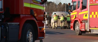 Två bilar kolliderade vid rondell