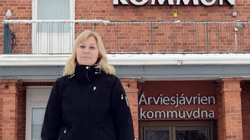 Troja har återhämtat sig efter den hemska brandupplevelsen. Nu har hon och matte Camilla Stålnacke flyttat till Romberga.
