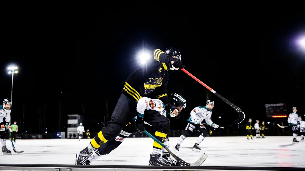 AIK:s Pavel Ryazantsev i matchen mot Frillesås. Nu kommer den store ryssen till Studenternas för att möta Sirius i en streckmatch.