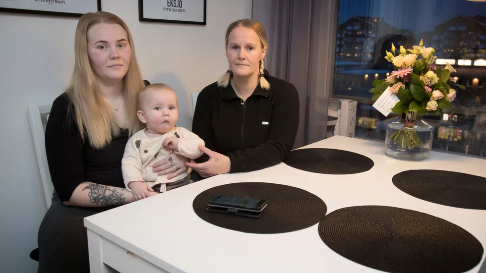 Olivia och sonen Arvid var ensamma hemma då trakasserierna satte igång. "Det var obehagligt. Jag ville inte vara ensam med vår son. Vi sov över hos min mamma Ida", säger hon. 
