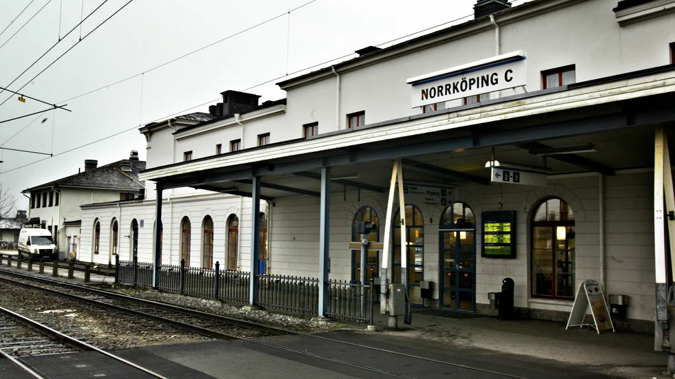 Enligt ett föreläggande från länsstyrelsen måste bryggan vid vägkrogen i Tindered rivas.