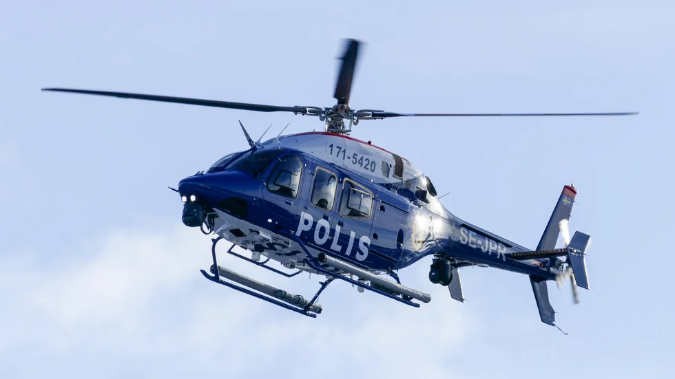 Fjällräddare kallas ut till Kebnekaise efter att ett par fastnat i en storm.