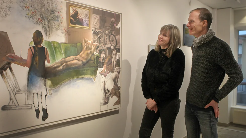 Angelica Blomhage och Armin Scholler framför Jessica Lundebergs "Venus as a man", som den här veckan visas i den tillfälliga utställningslokalen vid Hästgatan.