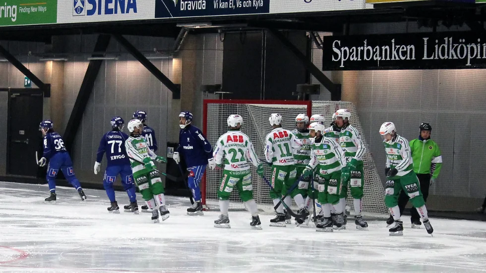 Västerås SK, mesta mästarna, tog ledningen redan efter fyra minuter och avgjorde sedan cuppremiären mot IFK Motala redan i första halvlek. IFK agerade tamt bakåt i sin första match i Lidköping. Det straffade sig.