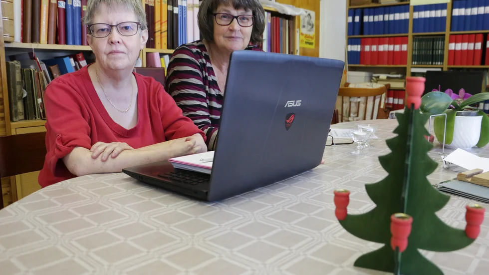 Ann-Charlott Andersson och Anita Birgersson hoppas få in många roliga och intressanta julberättelser till utställningen om julfirande i Mörlunda genom tiderna.