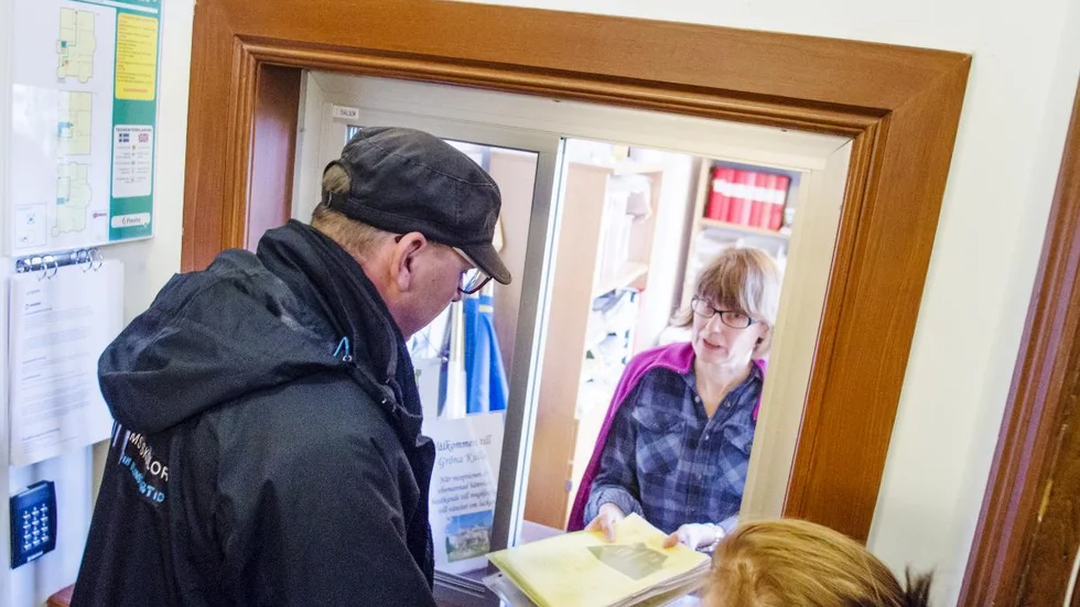 De kommunala förvaltningarnas receptioner kan komma att slås samman till en.