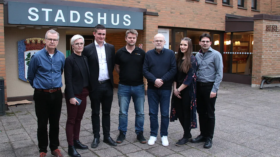 Jacob Käll, Carolina Leijonram, Niklas Gustafsson, Magnus Sjölyck, Thomas Carlström, Sandra Lövsjö och Ola Gustafsson är överens om det är en bra affär för Vimmerby att det byggs nya lägenheter.