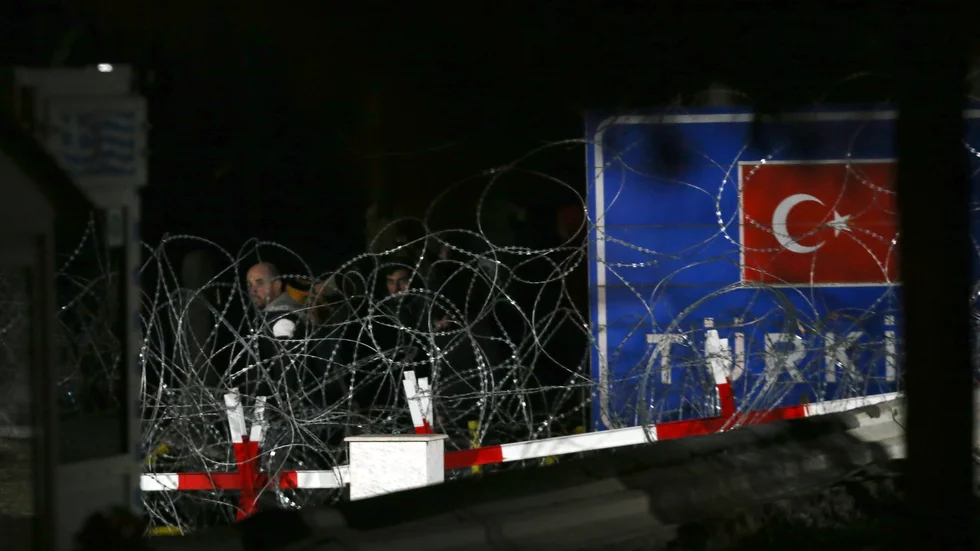 Flyktingar som försöker ta sig från Turkiet in i Grekland.