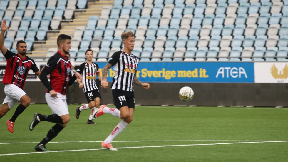 När kommer fotbollssäsongen dra igång för förbundsserierna? Just nu är svaret den 21 maj för division 1 lagen på herrsidan. 