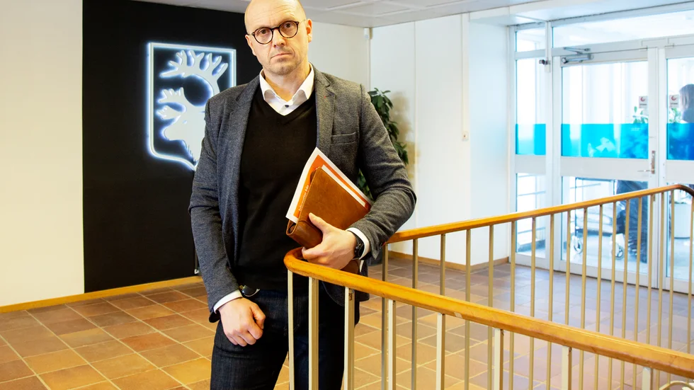 Nu avråder socialtjänsten från besök inom sina verksamheter för personer som känner sig krassliga. Socialchefen Fredrik Sjömark uppger att det är en extra försiktighetsåtgärd för att skydda riskgrupper.