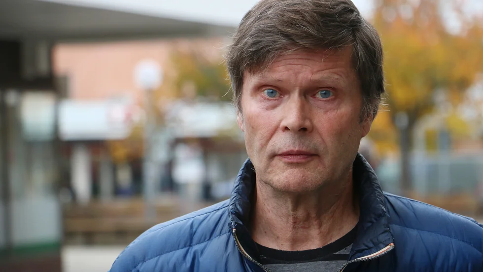 Carl-Johan Petterssson lämnar Sverigedemokraterna i Hultsfred och blir politisk vilde i kommunfullmäktige.