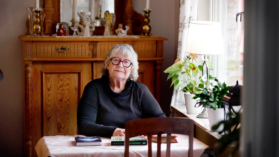 Harriet Karlsson bor på Nålmakaren. Hennes paket som skickas med Postnord anländer till ett ombud på Kungsgatan 66.
"Hur kan man bestämma något så korkat? Det bor många äldre här".