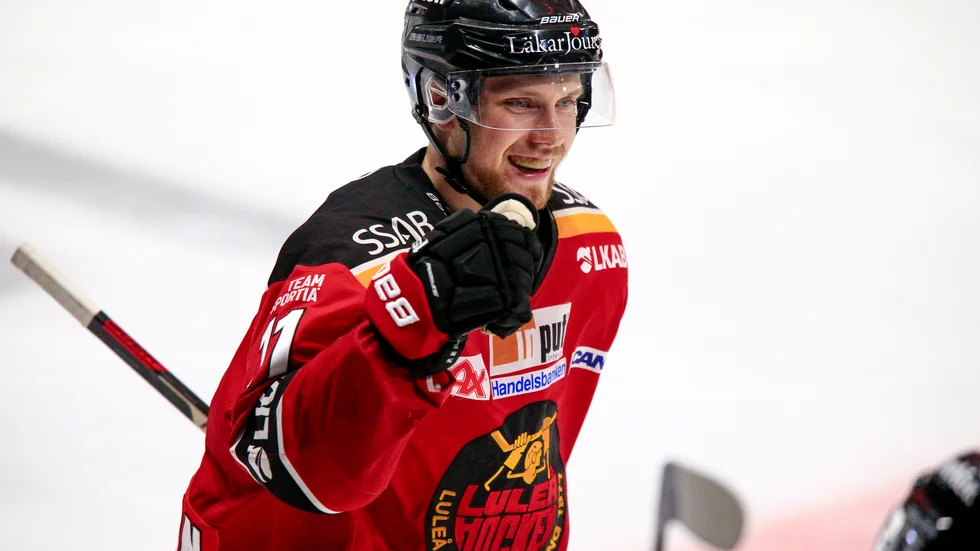 "Jag körde för fullt med juniorerna på is i går. Det var jävligt kul", säger Petter Emanuelsson.