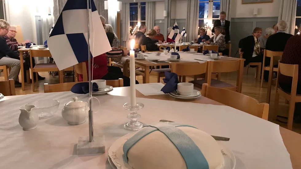 Även på vård- och omsorgsboendet Tallmon bjuds det på fika.