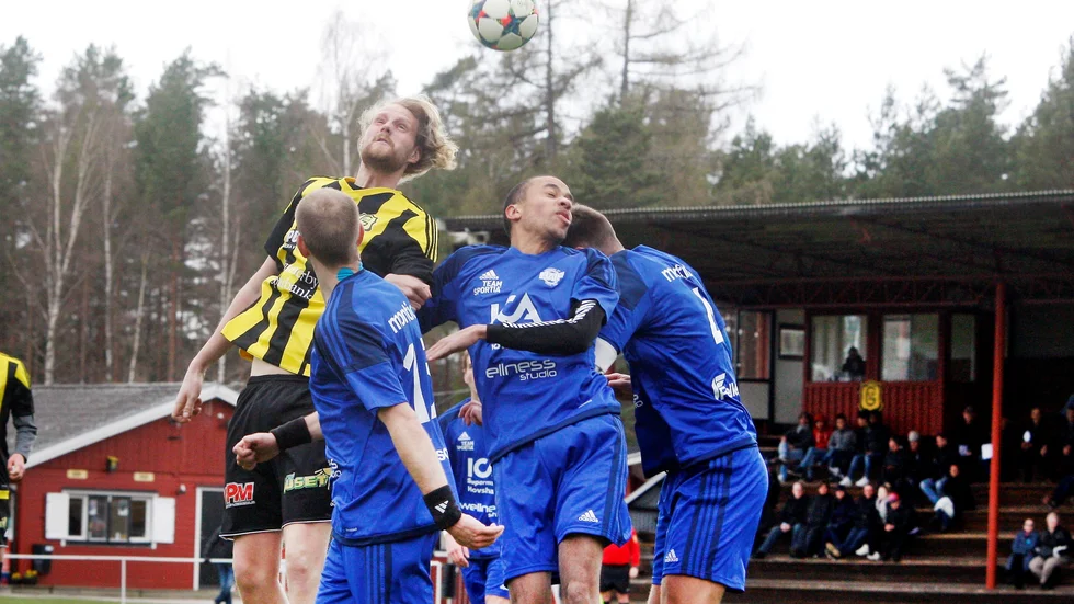 En av många heta bataljer mellan Gullringen och Aneby, som båda var topplag förra säsongen. 