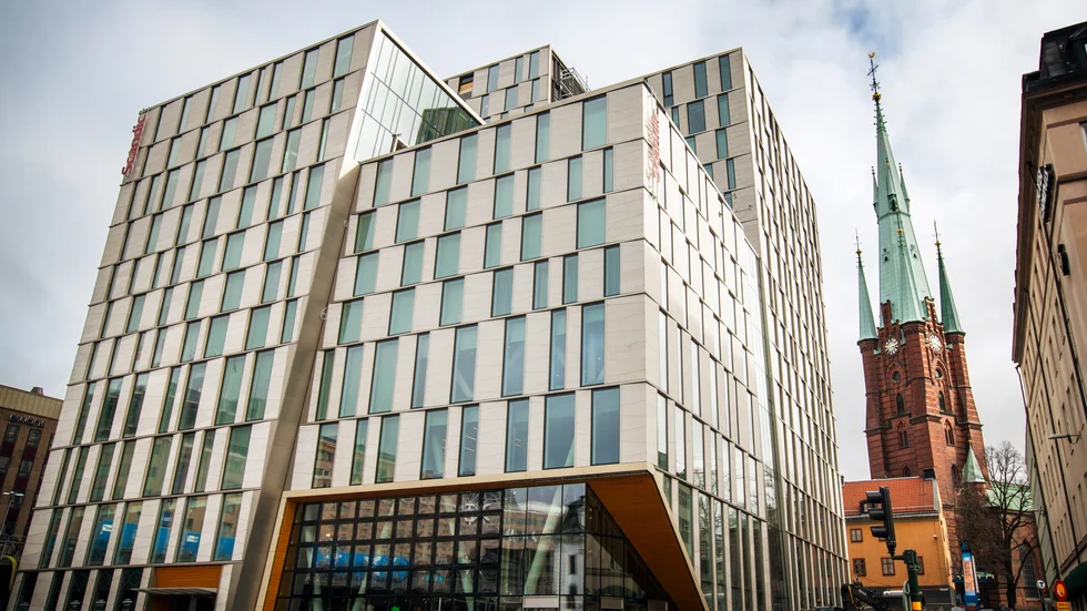 Mannen misstänks ha stulit på hotell Continental i Stockholm. Nu har han häktats. 
