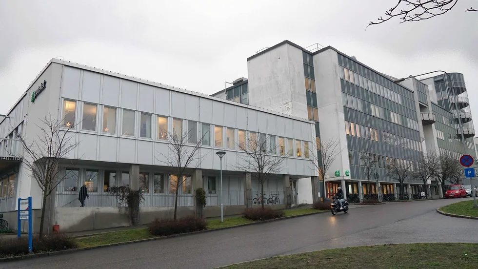 Det är dags att analysera effekten av stängda avdelningar och indragna tjänster, menar skribenten.