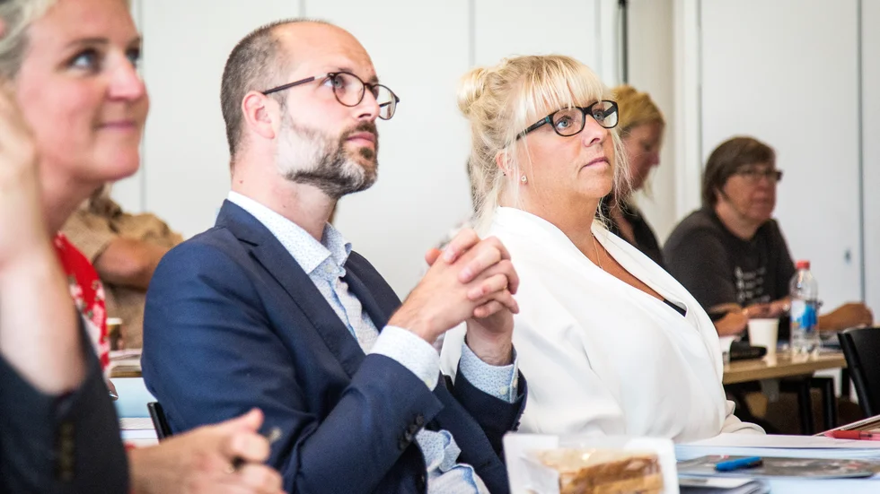 Filip Reinhag och Meit Fohlin, båda (S), tycker att regionledningens syn på demokrati har en del att önska.
