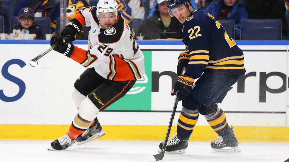 Johan Larsson noterades för ett mål i nattens match mot Anaheim. 