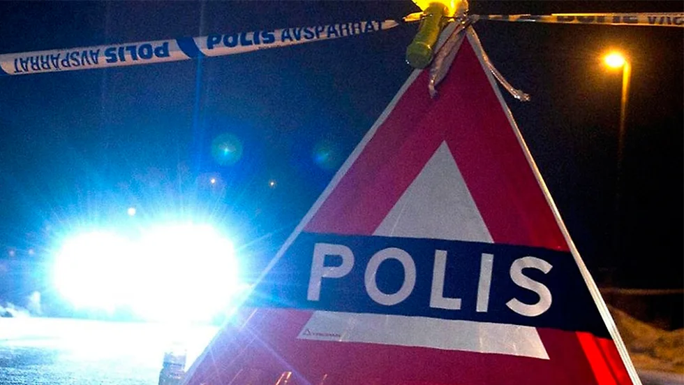 Det är extremt halt på E4 varnar räddningstjänsten. 