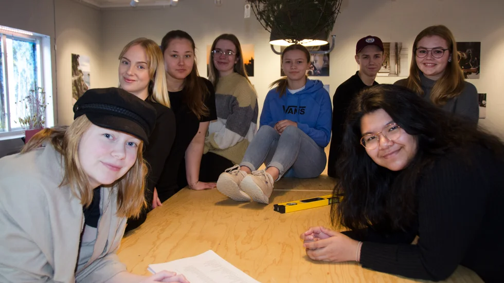 Laddar för vernissage! Sara Sorvari, Elin Söderlund, Tova Öberg, Emma Andersson, Towe Karlsson, Mikael Andersson, Ellen Johansson och Wipada Sawangsalee. 