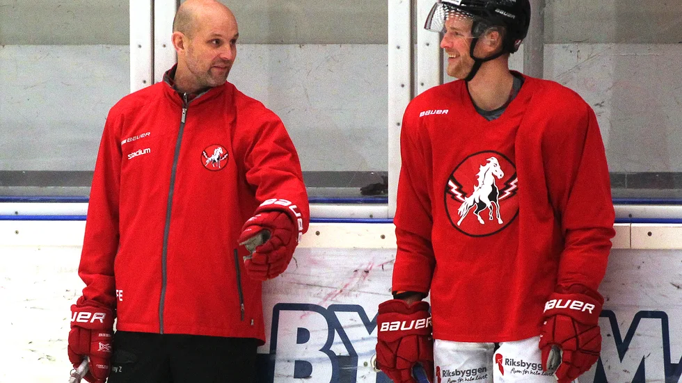 Tony Zabel och lagkaptenen Jesper Samuelsson på Hästens tisdagsträning.