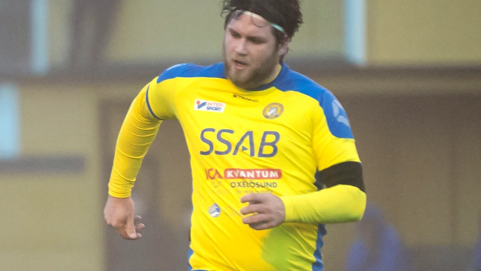 Pontus Holmström får med sig väldigt många spelare från Oxelösunds IK till Runtuna IK.
