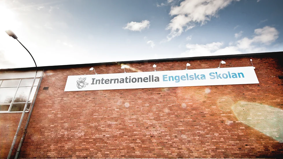 Kommunen investerar 105 miljoner kronor för att bygga om skolan i Fröslunda. Tanken är att Engelska skolan ska samla all sin verksamhet här.