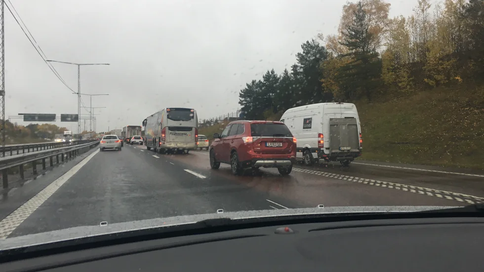 Efter olyckan på E4 uppstod långa köer.